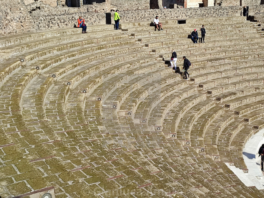 "Pompei - Turisti sulle gradonate del Teatro Grande" stock image