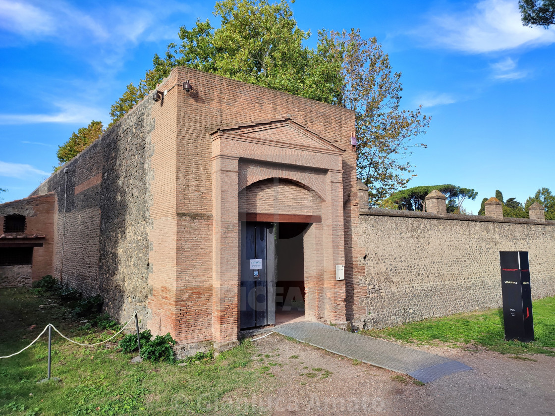 "Pompei - Ingresso della Palestra Grande" stock image