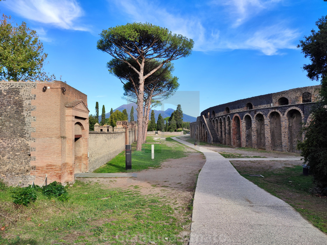 "Pompei - Scorcio del parco archeologico dal sentiero di accesso di Piazzale Anfiteatro" stock image