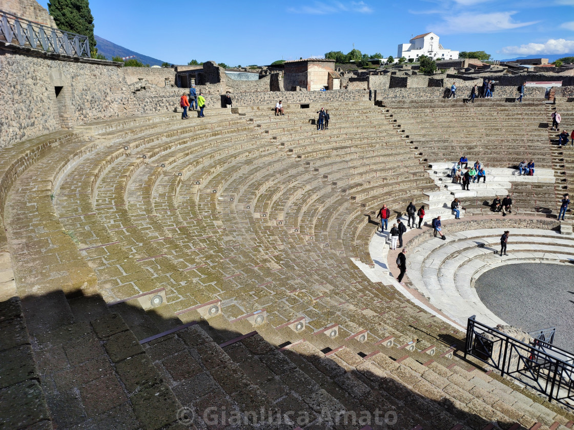 "Pompei - Turisti sugli spalti del Teatro Grande" stock image