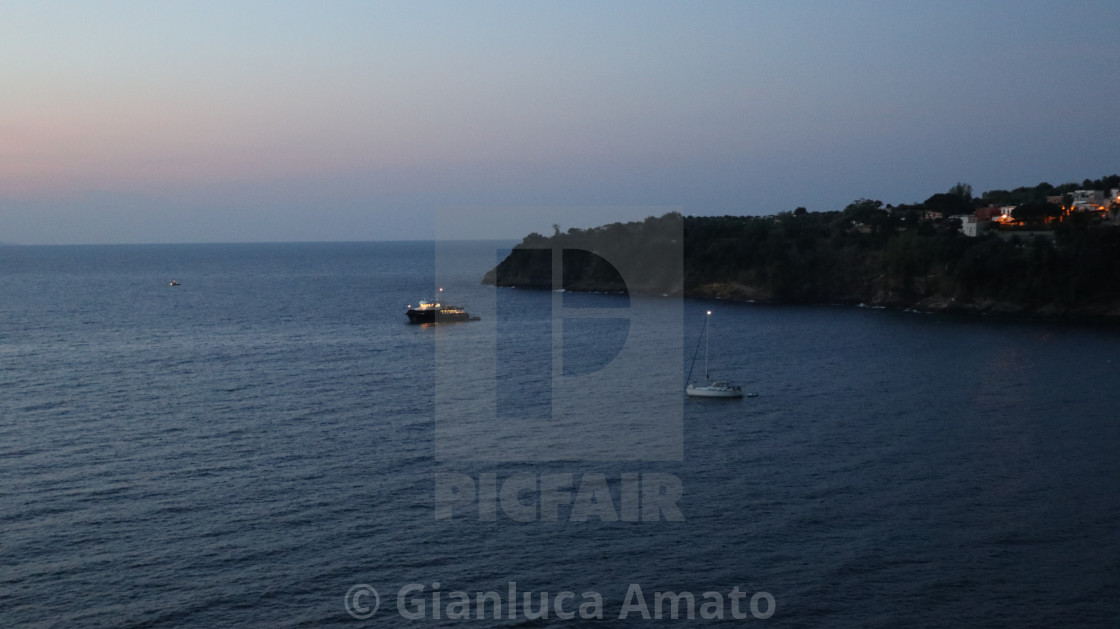 "Procida – Barche presso Punta di Pizzaco all'alba" stock image