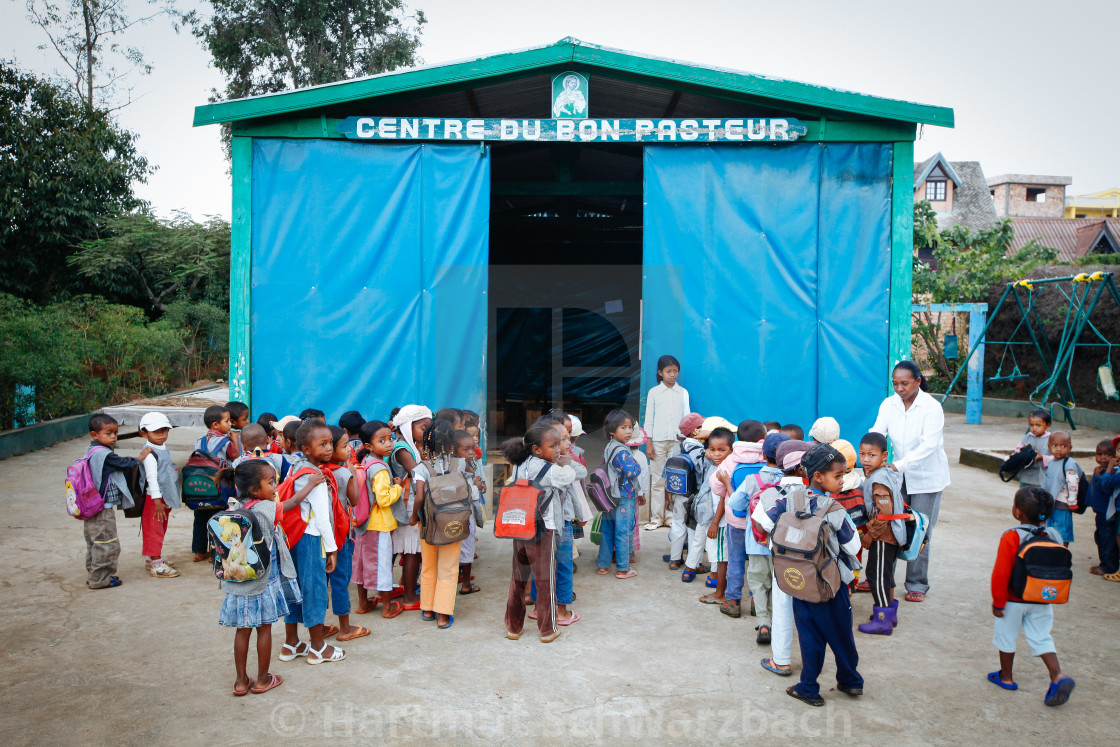 "Garagenschule für Familien im Steinbruch" stock image