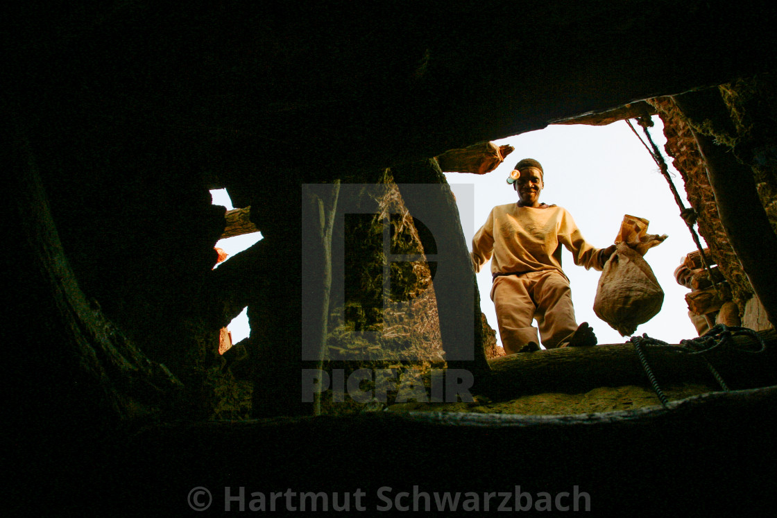 "Small Scale Mining in Burkina Faso - Gold im Kleinbergbau" stock image