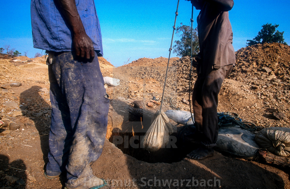 "Small Scale Mining in Burkina Faso - Gold im Kleinbergbau" stock image