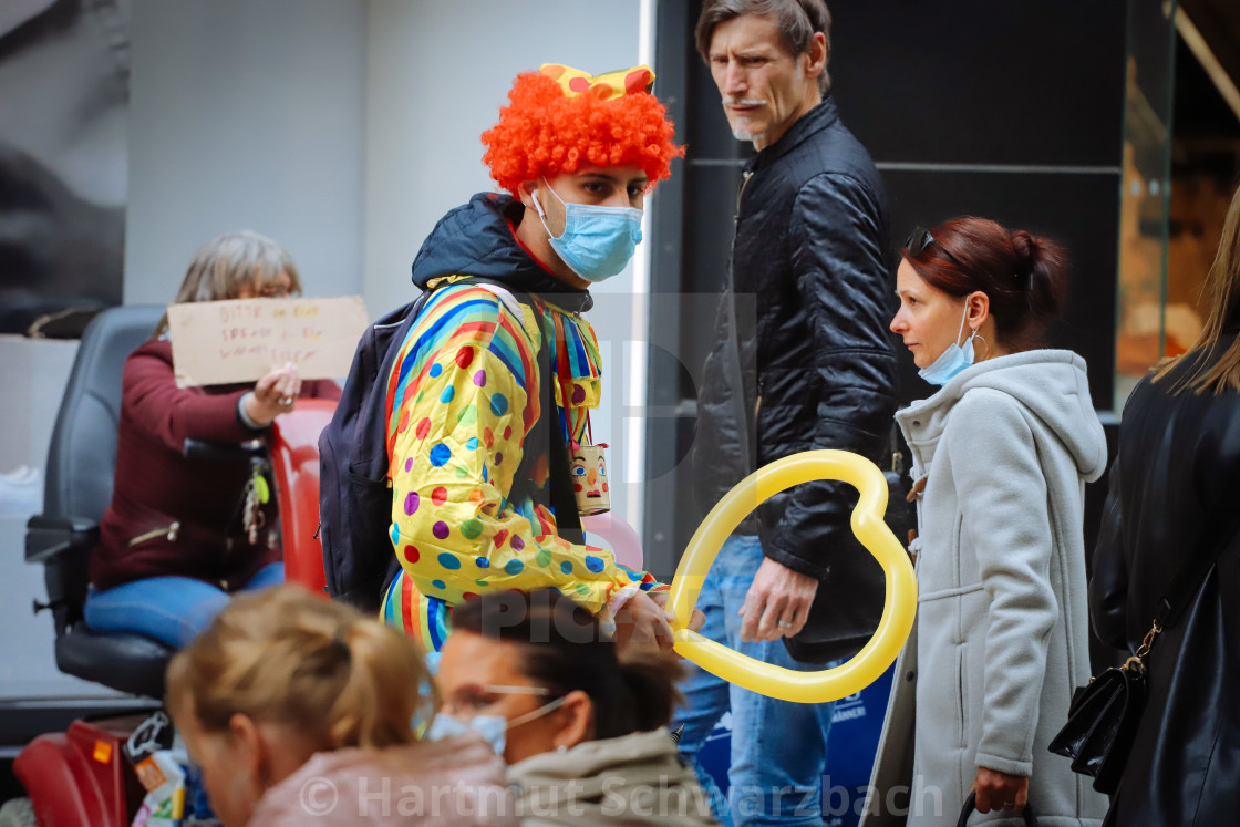 "Shopping with face masks during the Corona Pandemic and Crisis" stock image