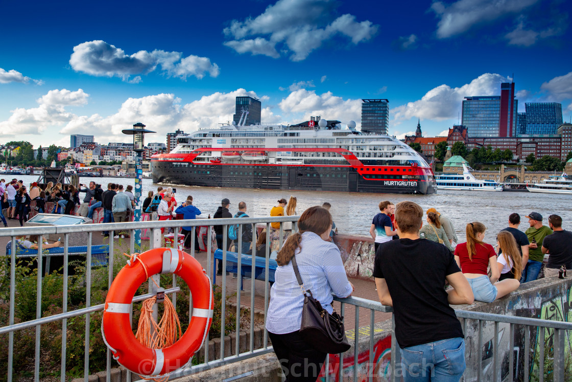 "MS Fridtjof Nansen auf der Elbe" stock image