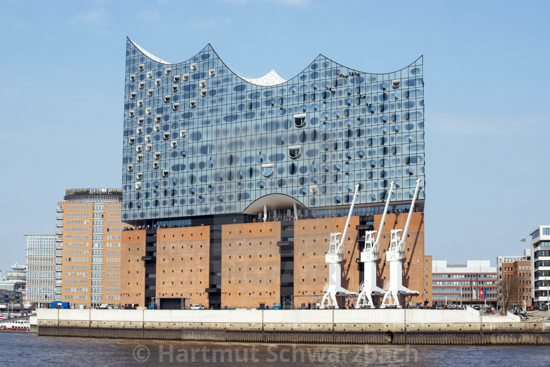 "Elbphilharmonie im Hamburger Hafen an der Elbe" stock image