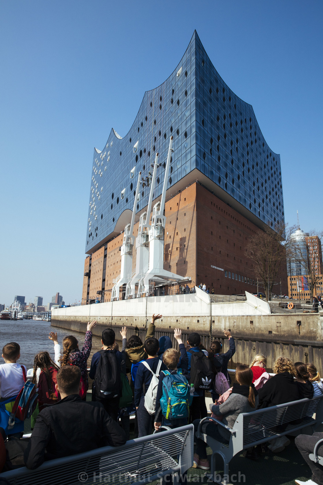 "Elbphilharmonie und Skyline von Hamburg an der Elbe" stock image