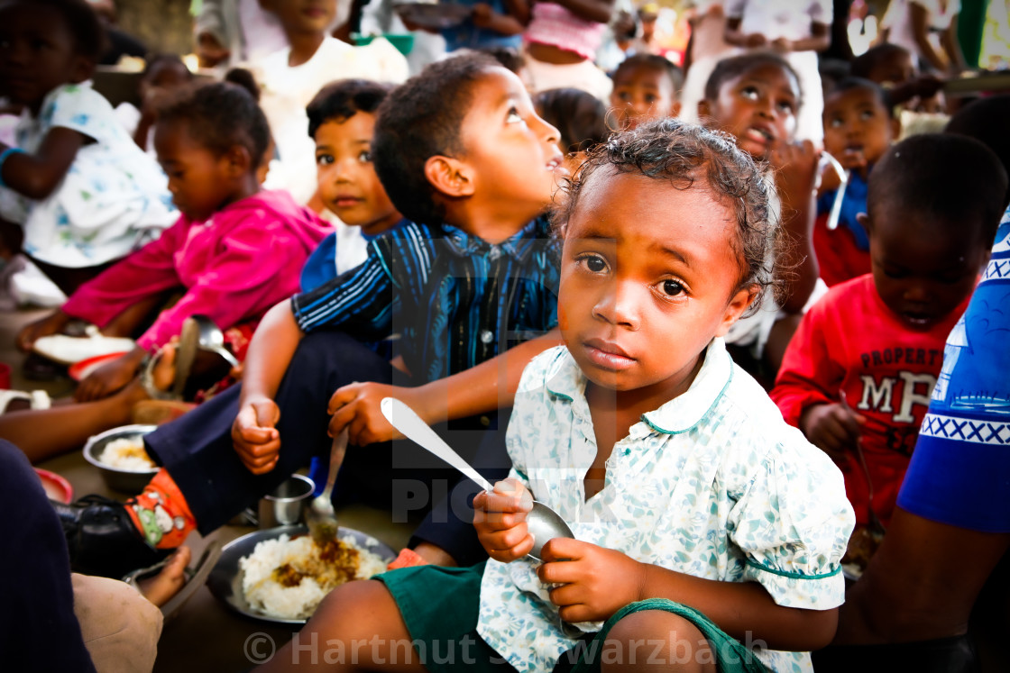 "Garagenschule für Familien im Steinbruch" stock image