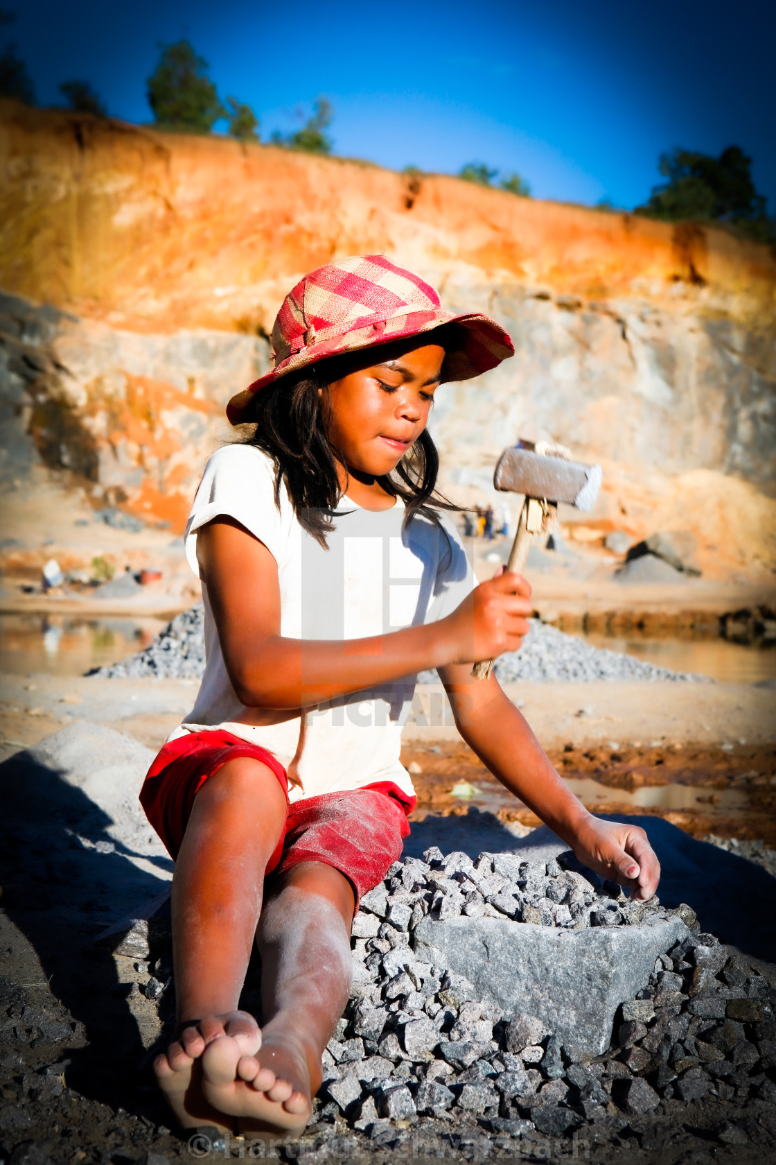 "Schufterei im Steinbruch - Backbreaking work in the quarry" stock image