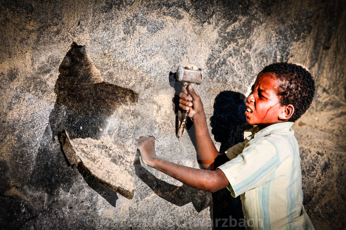 "Schufterei im Steinbruch - Backbreaking work in the quarry" stock image