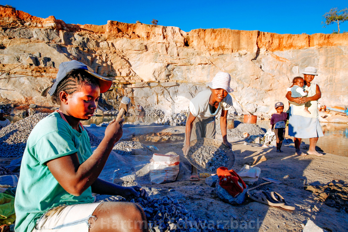 "Schufterei im Steinbruch - Backbreaking work in the quarry" stock image