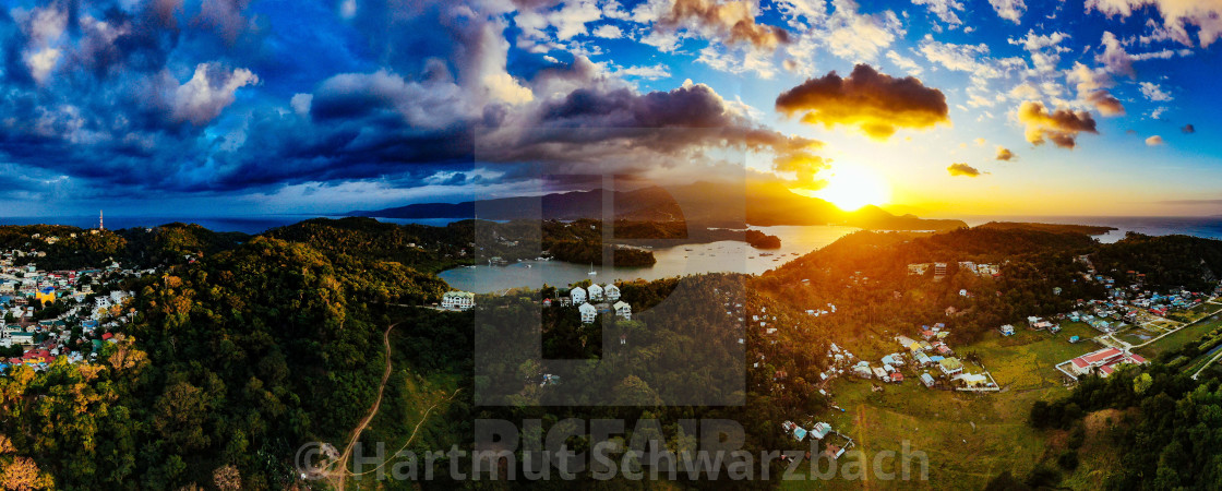 "Panorama Drohnenaufnahme von Puerto Galera" stock image