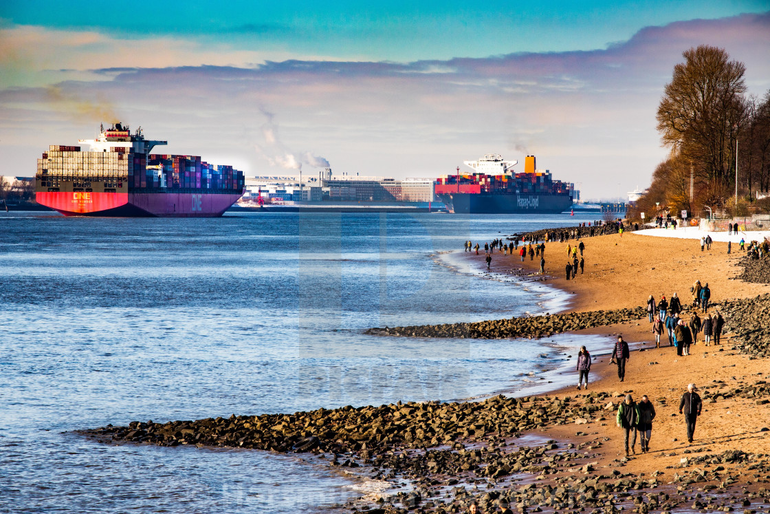 "Containerschiff Guaquil Express auf der Elbe" stock image