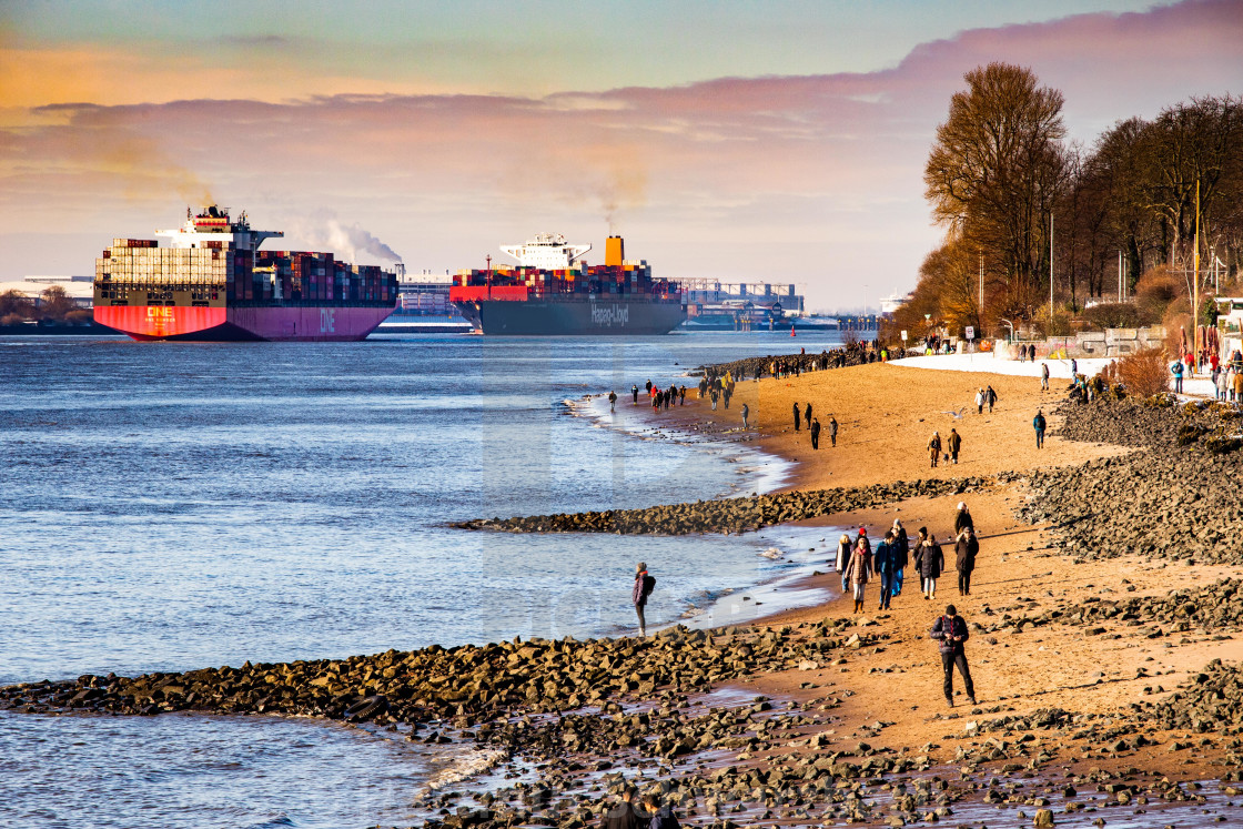 "Containerschiff Guaquil Express auf der Elbe" stock image