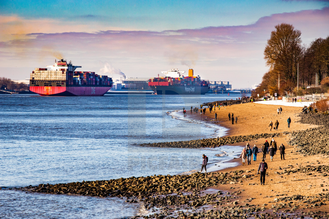 "Containerschiff Guaquil Express auf der Elbe" stock image