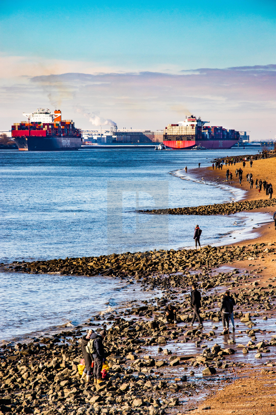 "Containerschiff Guaquil Express auf der Elbe" stock image