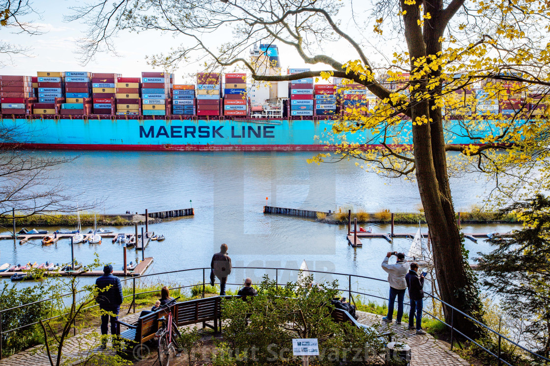 "Containerschiff Elly Maersk auf der Elbe" stock image