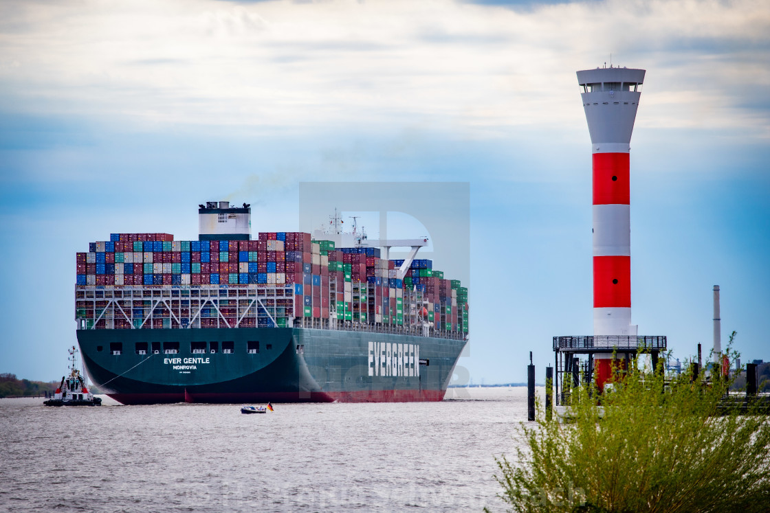 "Containerschiff Ever Gentle auf der Elbe" stock image