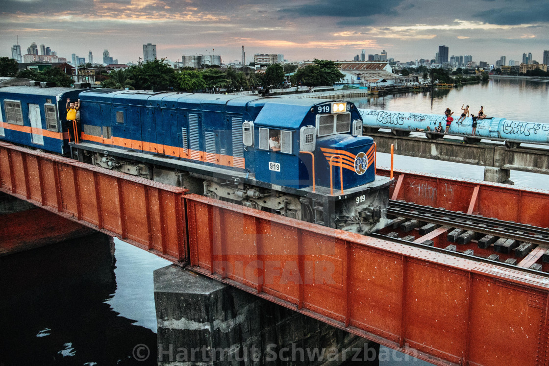 "Railway Bridge over Pasig River in St.Mesa" stock image