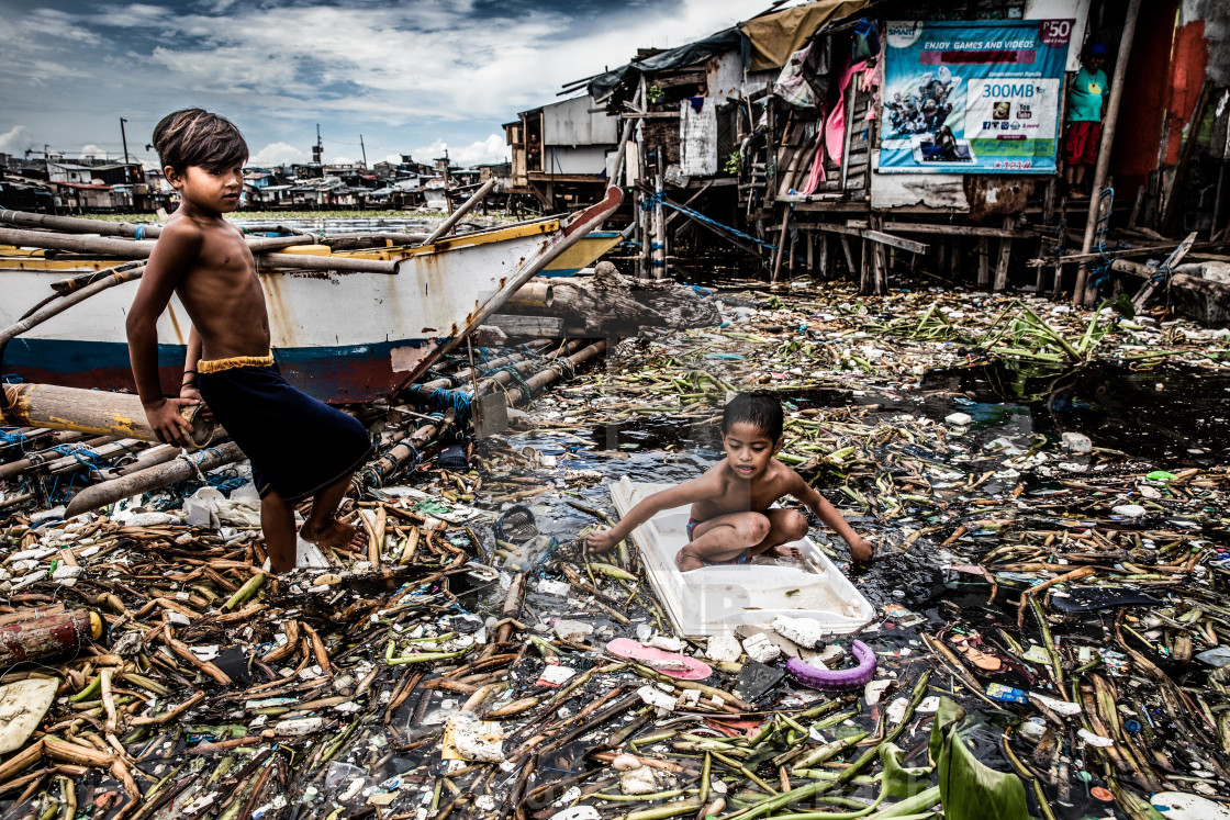 "Reportage Im Meer aus Müll" stock image