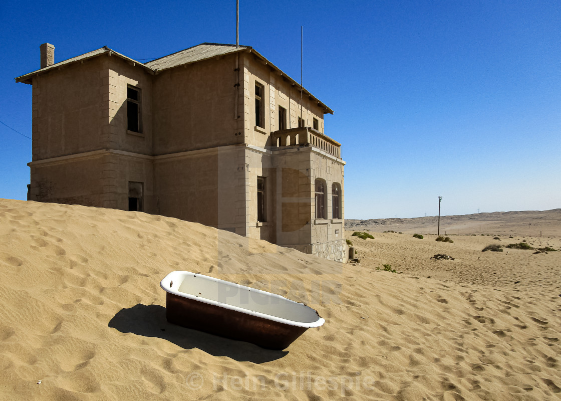 "A Kolmannskuppe House with a Bath Tub Outside" by Hein Gillespie - £1.24 "A Kolmannskuppe House with a Bath Tub Outside" stock image