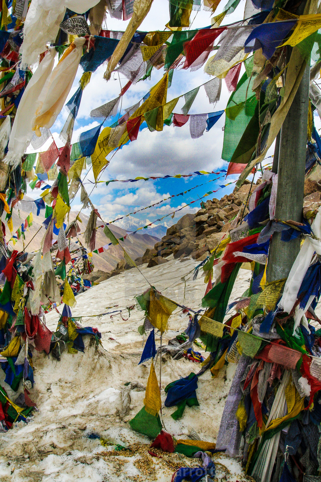 "Prayer flags on the Khardung La pass {5062m}" stock image