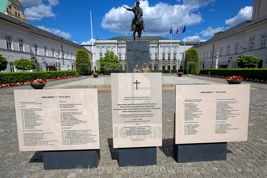 "Presidential Palace with the monument of the disaster in Smolensk in Warsaw, Poland" stock image