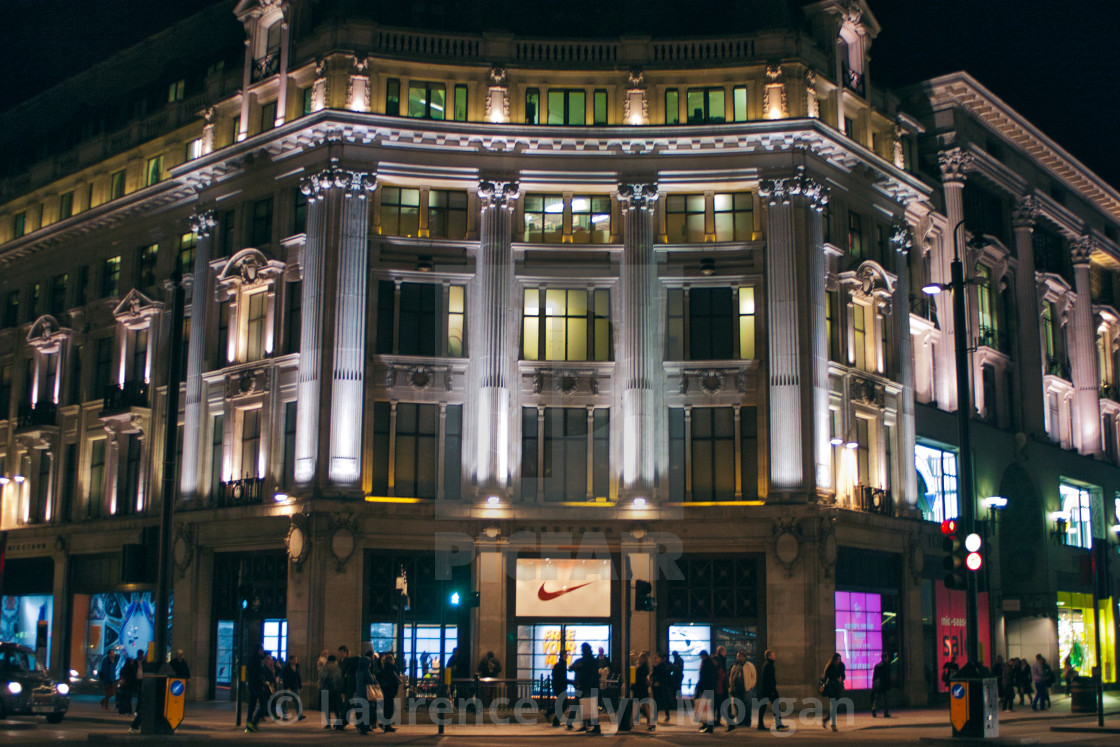 Espectador añadir Cuidar Nike Store, Oxford Street, London - License, download or print for £10.00 |  Photos | Picfair