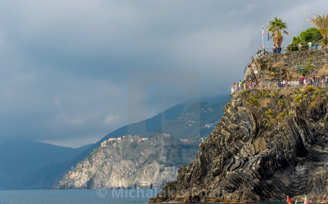"Village of Manarola with colourful houses at the edge of the cliff Riomaggiore, Cinque Terre, Liguria, Italy" stock image