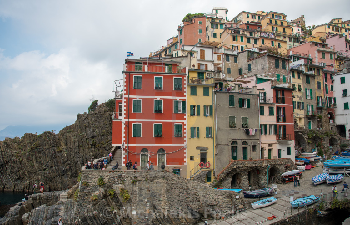 "Village of Manarola with colourful houses at the edge of the cliff Riomaggiore, Cinque Terre, Liguria, Italy" stock image