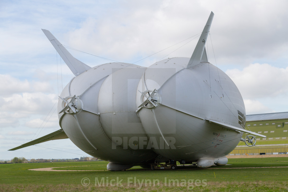 "Cardington, Bedfordshire, UK. 11th April, 2017, The Hybrid Air Vehicles..." stock image