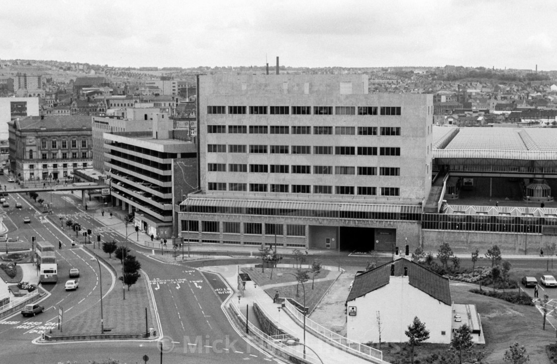 "Jacobs Well Pub, St Georges Hall, Multi-story car park and Bradford Transport..." stock image