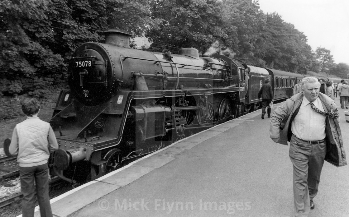 "Oxenhope Railway Station, West Yorkshire, UK. Platform scene with train and..." stock image