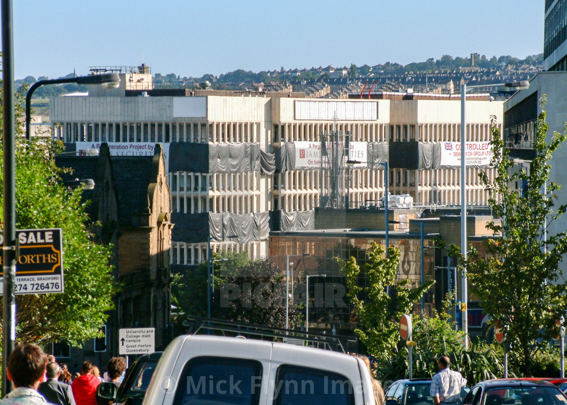 "National & Provincial (N&P) building society Headquarters demolition in Bradford, West Yorkshire, UK. Mon 2 Sep 2002." stock image