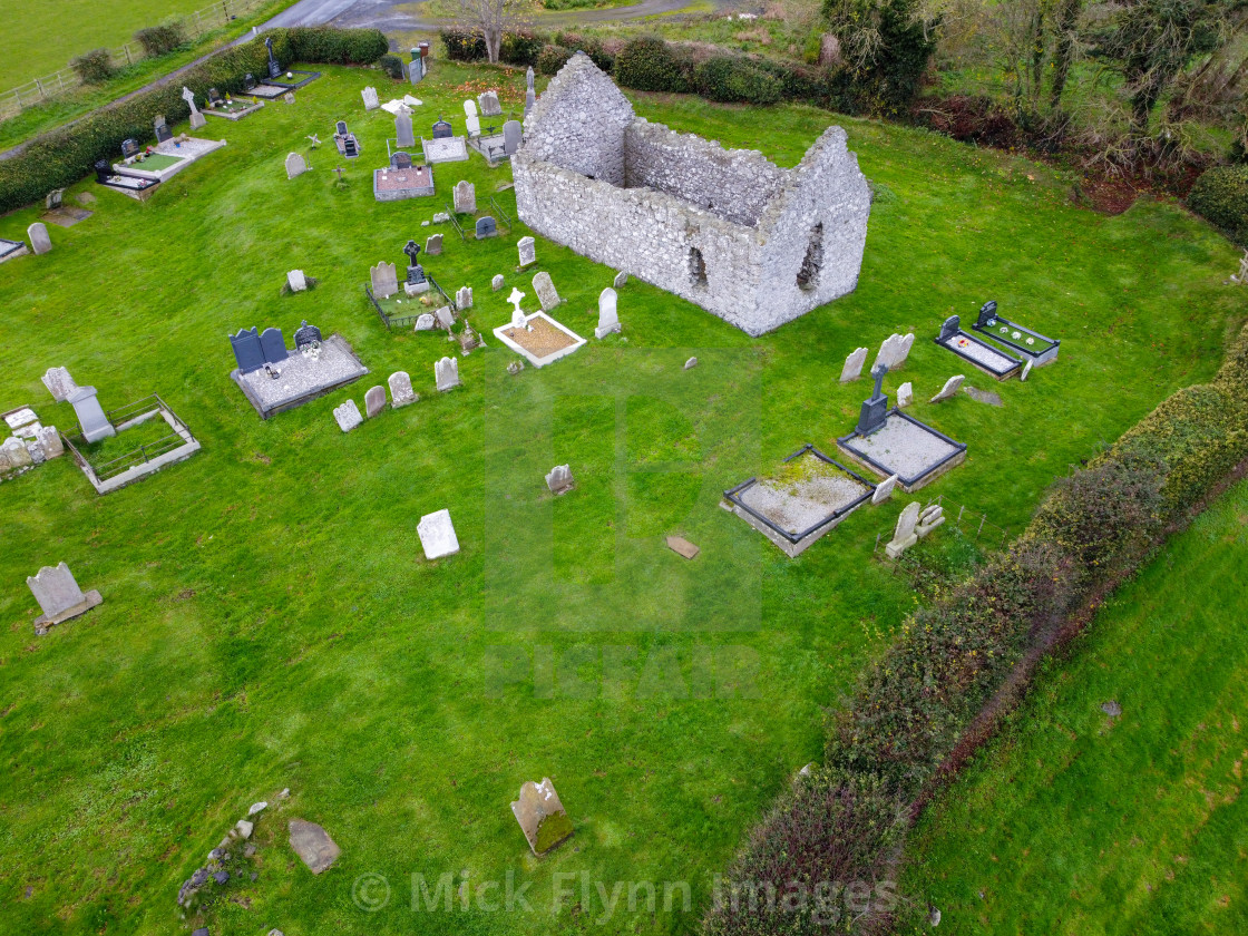 "The ruins of a 13th century Church at Cranfield and St Olcan's Shrine on the..." stock image