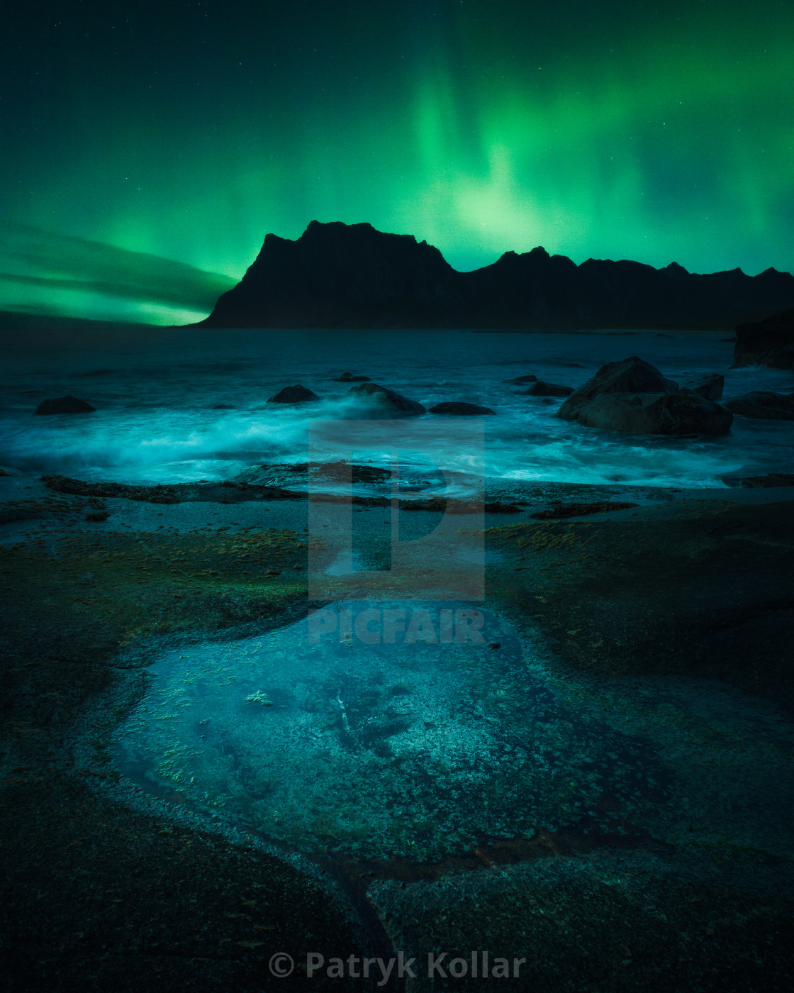 "Northern lights at Uttakleiv beach" by Patryk Kollar - £24.80 "Northern lights at Uttakleiv beach" stock image