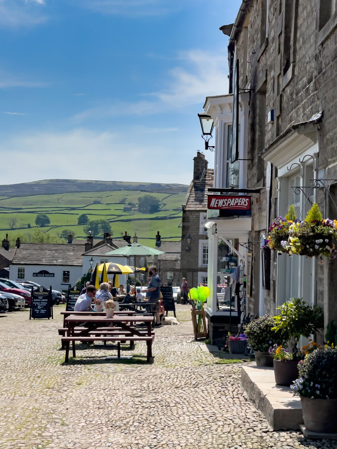 "Reeth, Kings Arms, Cobbled Forecourt. Swaledale, North Yorkshire." by Peter W. Clark - 'photographer' - £10.00 "Reeth, Kings Arms, Cobbled Forecourt. Swaledale, North Yorkshire." stock image