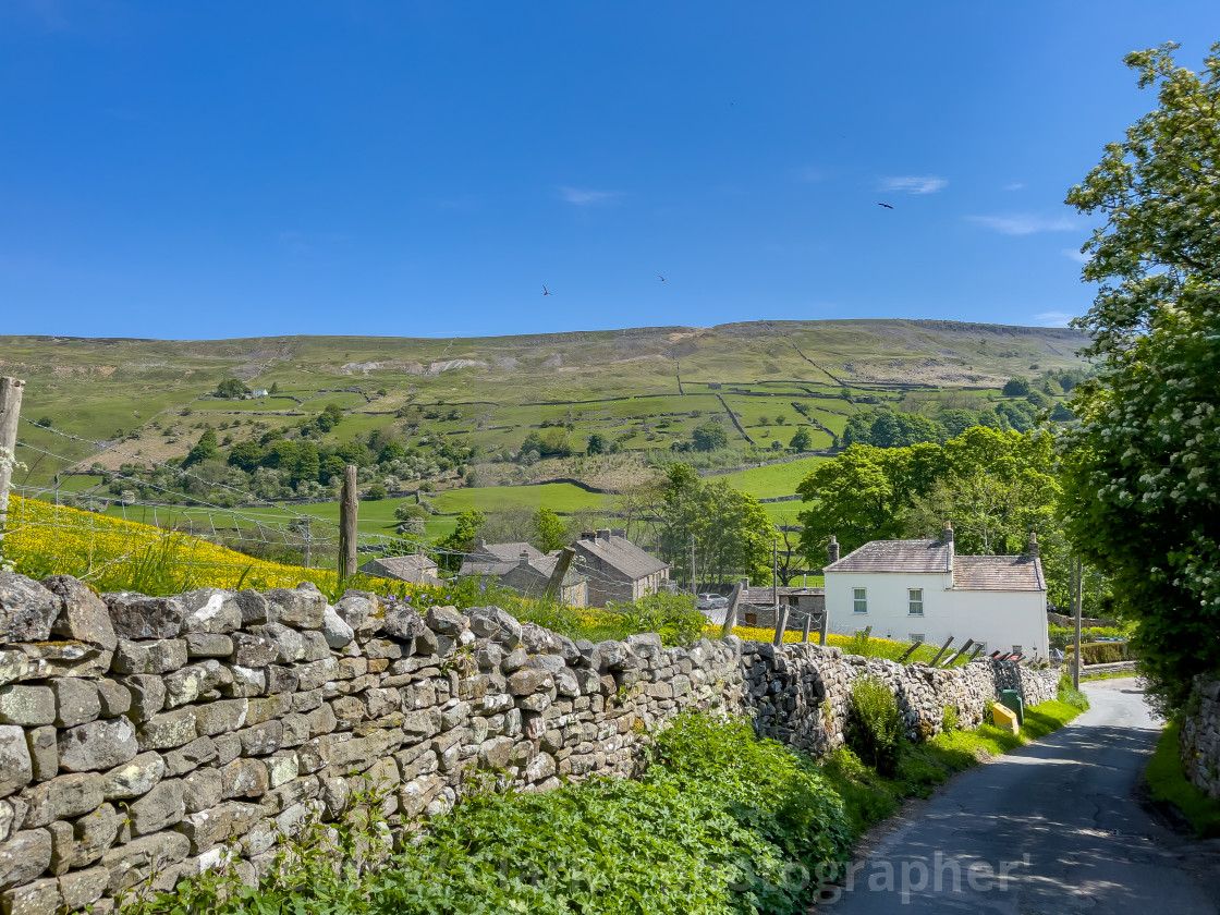 "White House, Fremington Edge, Reeth, Swaledale." by Peter W. Clark - 'photographer' - £10.00 "White House, Fremington Edge, Reeth, Swaledale." stock image