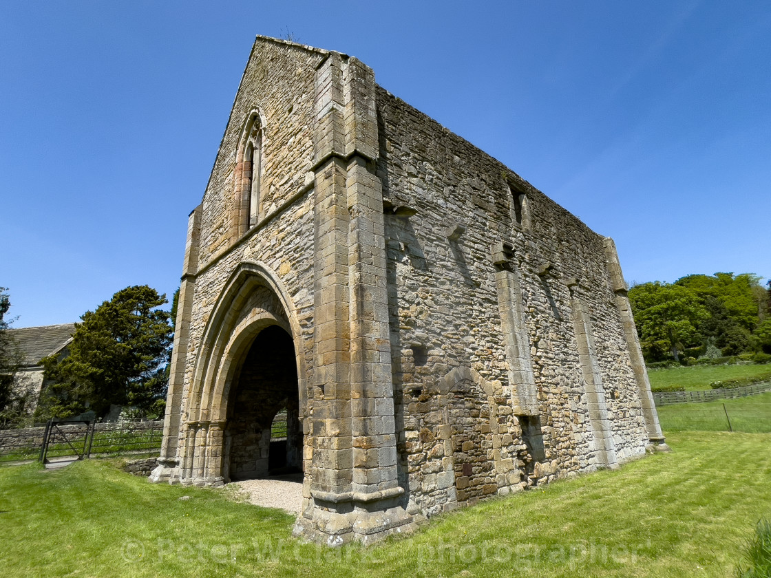 "Easby Abbey, Richmond, The Gatehouse Ruins." by Peter W. Clark - 'photographer' - £10.00 "Easby Abbey, Richmond, The Gatehouse Ruins." stock image