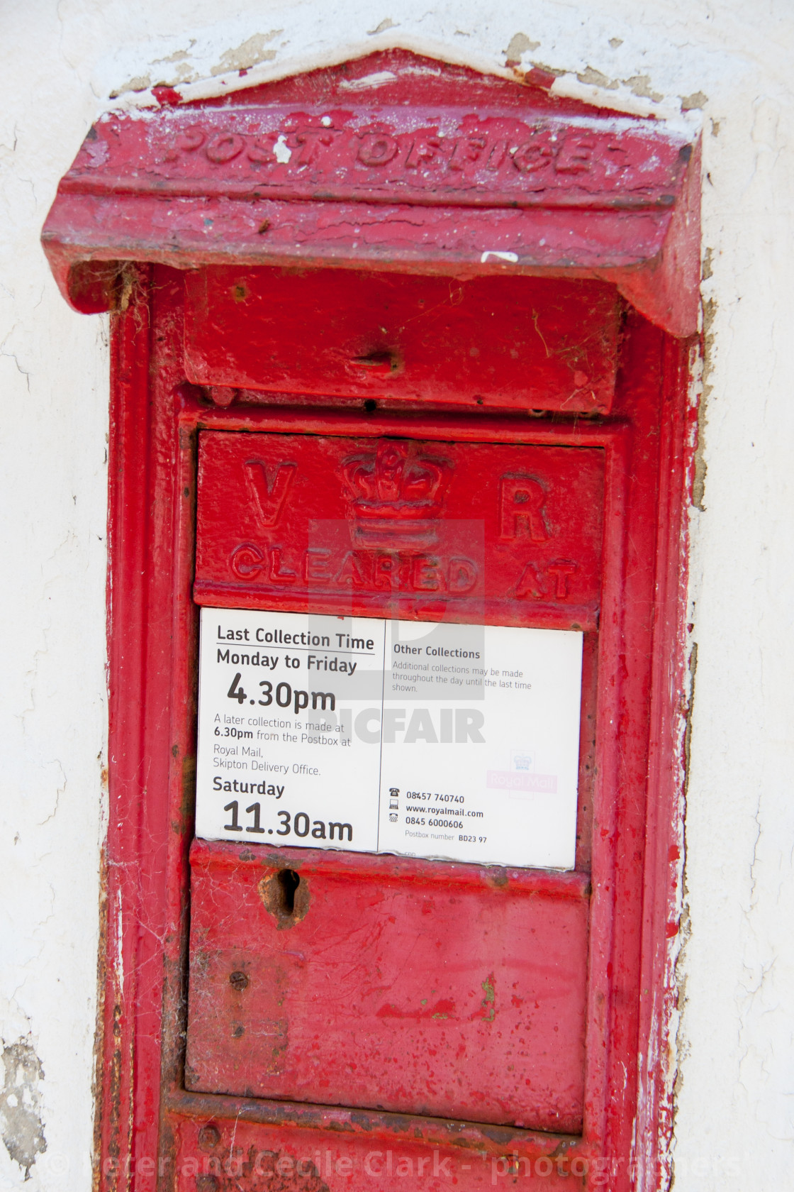 "Royal Mail Letterbox VR Hubberholme, Yorkshire Dales" stock image