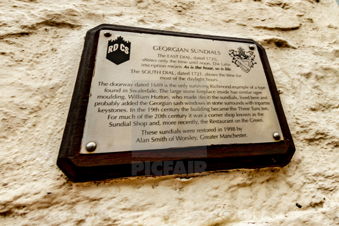 "Richmond, Yorkshire, Bridge Street, East Sundial Plaque." stock image