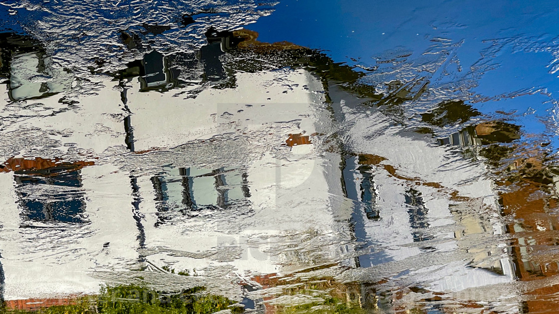 "A Colourful Reflection on an icy Leeds Liverpool Canal at Silsden (Cobbydale)" stock image