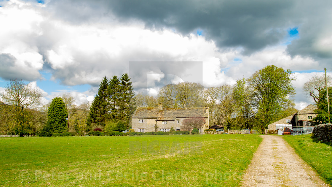 "Farmhouse on Woodhouse Lane, next to Dalesway Footpath, Burnsall, Yorkshire." stock image