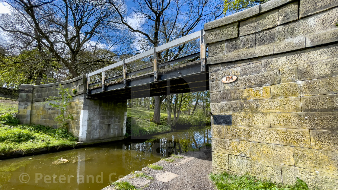 "Canal, Leeds Liverpool Canal and Lodge Hill Bridge no. 194, Near Silsden, Yorkshire." stock image