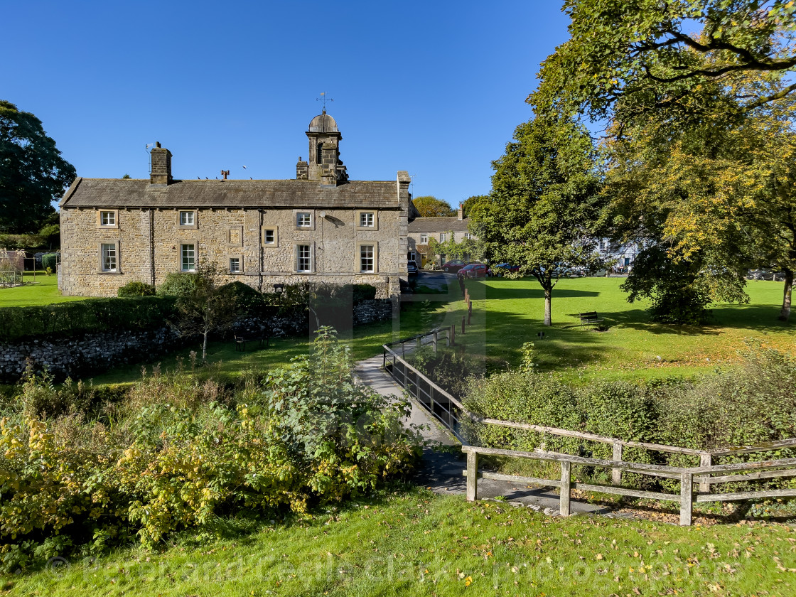 "Linton in Craven, footpath to Clapper Bridge and Fountaine Hospital Almhouse." stock image