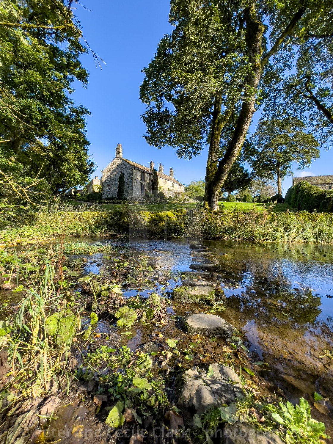 "Idyllic Yorkshire Cottage, Stream and Stepping Stones over Linton Beck." stock image