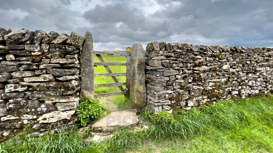 "Yorkshire Dales Dry Stone Wall and Footpath Gate." stock image