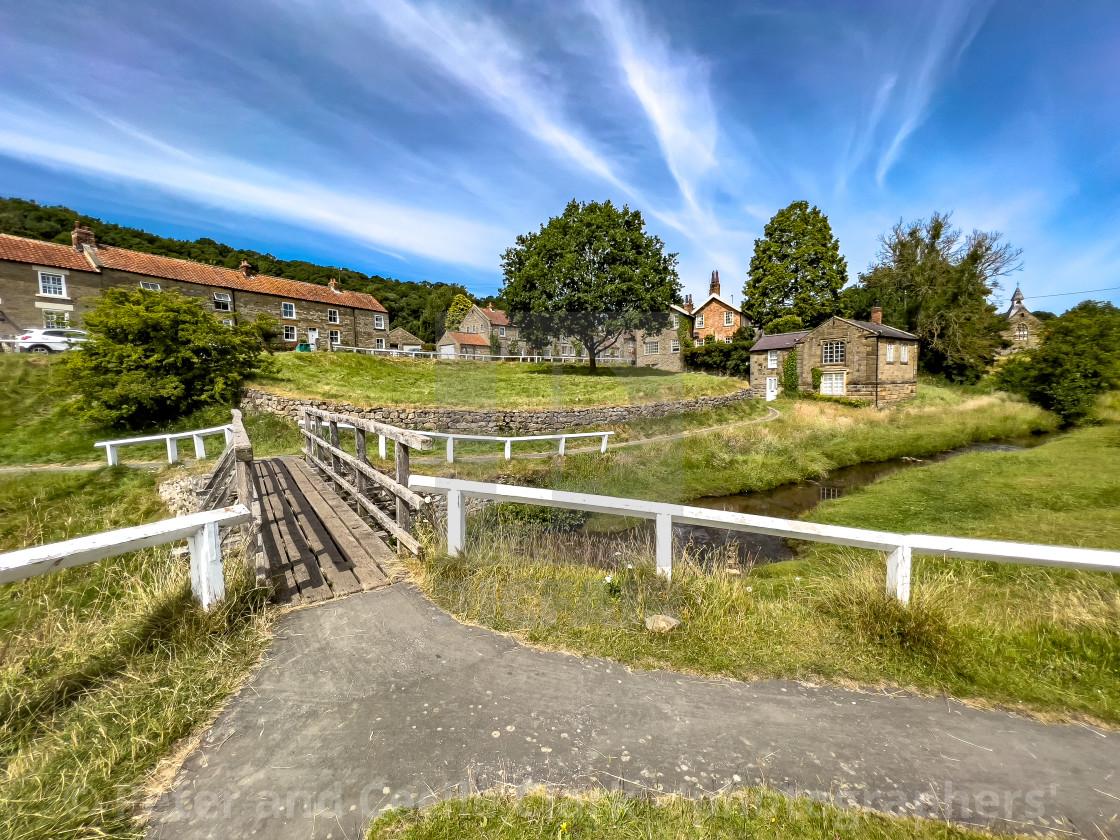 "Cottage and the Beck, Hutton le Hole" stock image