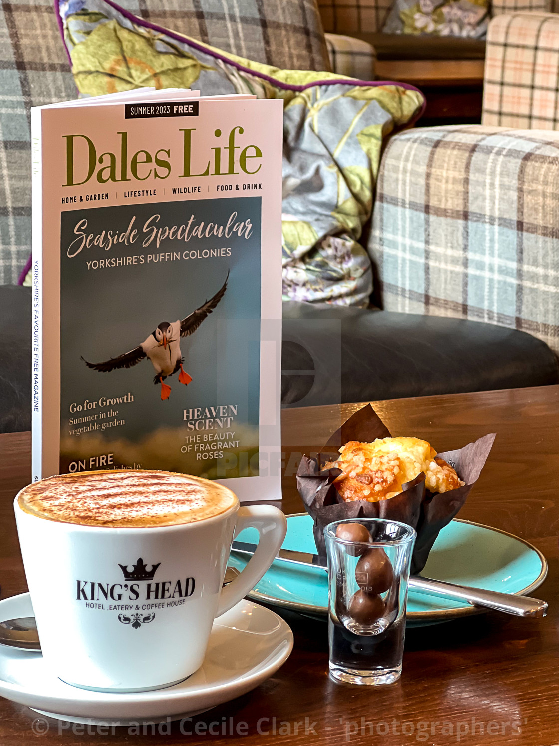 "Richmond, North Yorkshire, Kings Head Hotel Lounge relaxing with coffee" stock image